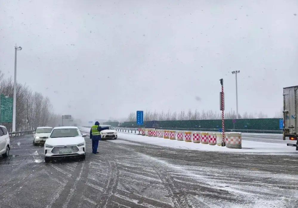 迎雪出擊！德商高速清冰除雪護坦途